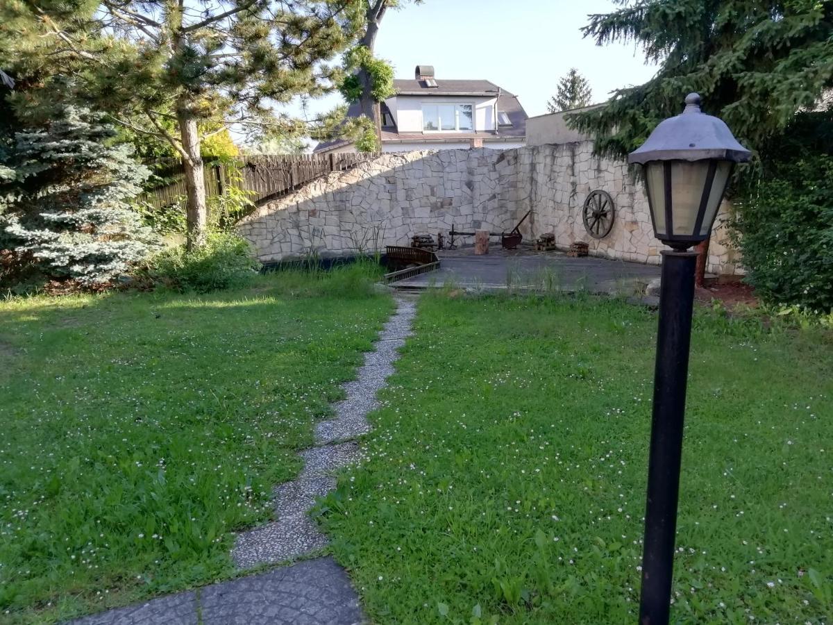 Villa Andy Praag Buitenkant foto